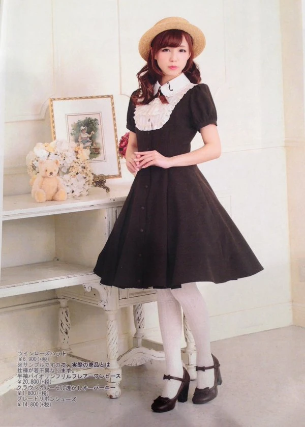 Classic_Lolita__28Angelic_Pretty_29.webp