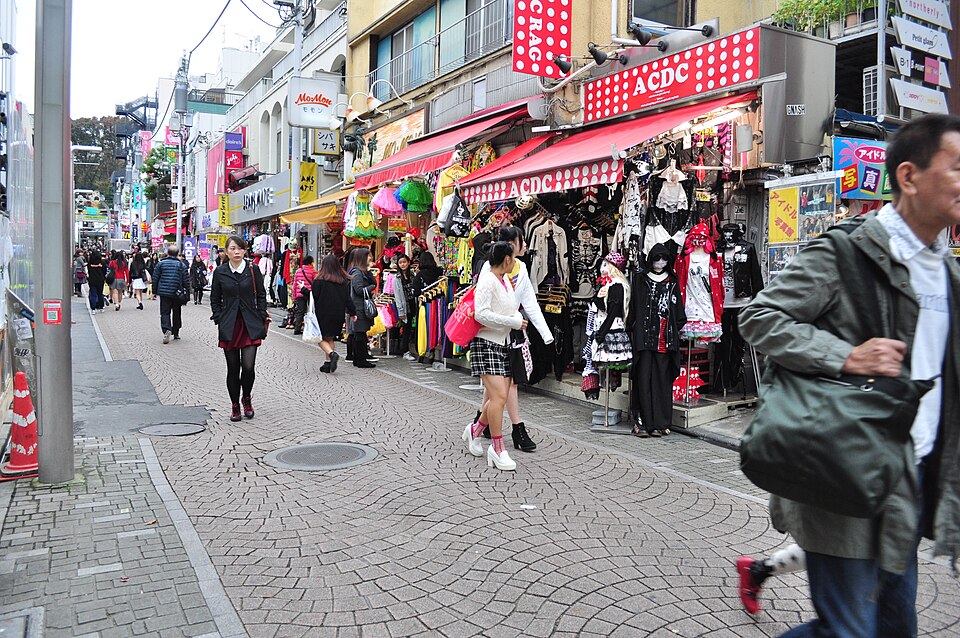Harajuku_-_Takeshita_Street_12__15554751987_.jpg