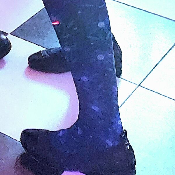 granatowe w niebieskie kwiaty